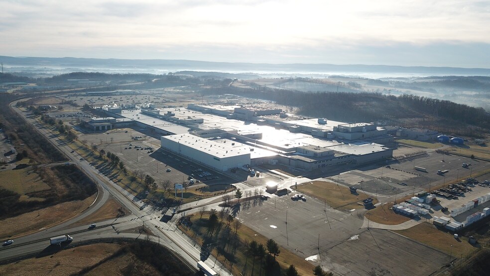 1001 Technology Dr, Mount Pleasant, PA à louer - Photo du bâtiment - Image 1 de 4