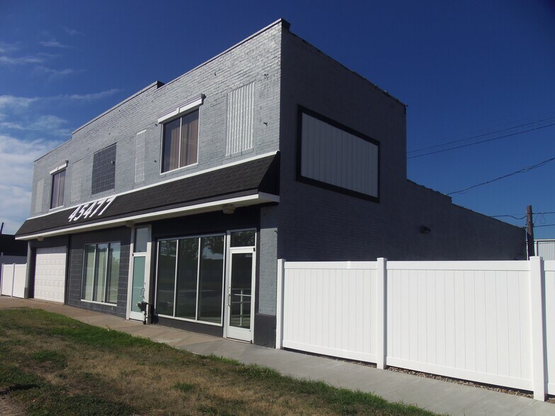 45477 Woodward Ave, Pontiac, MI à louer - Photo du bâtiment - Image 3 de 3