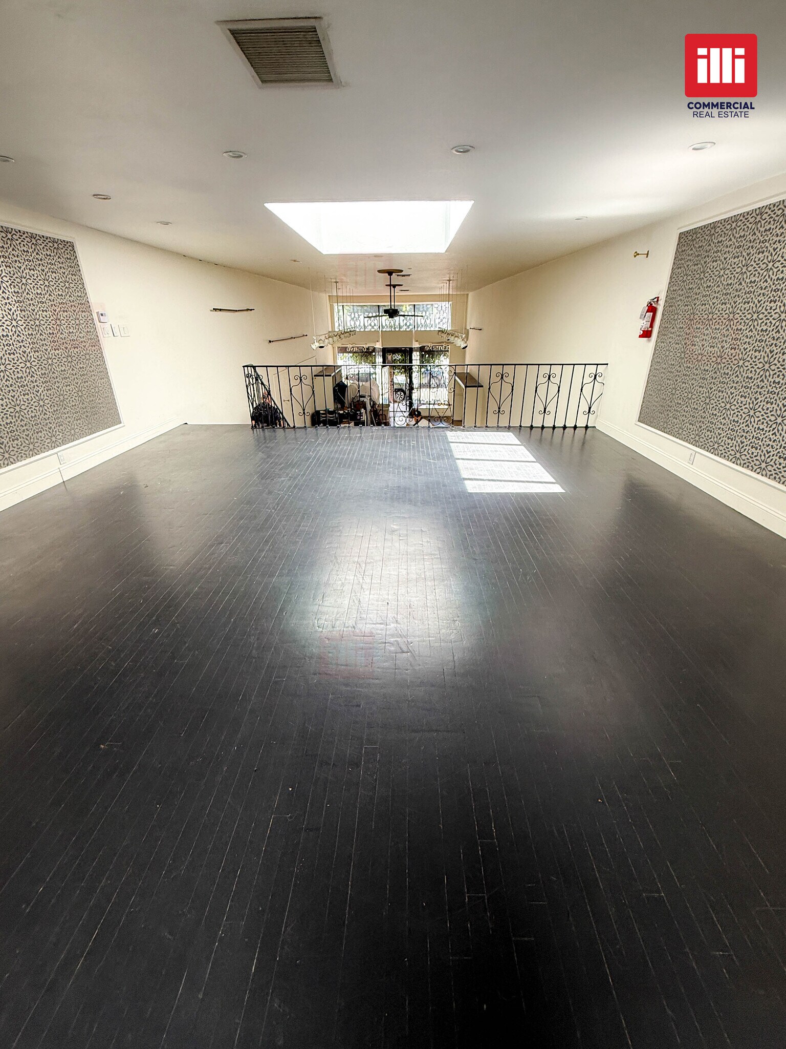 446 S La Brea Ave, Los Angeles, CA for lease Interior Photo- Image 1 of 5