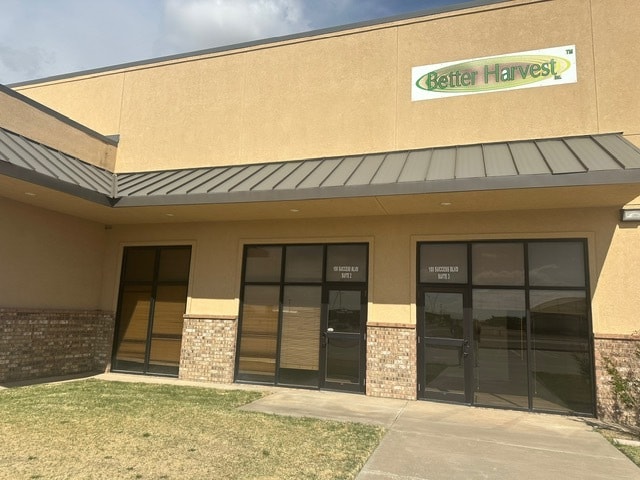 100 Success Blvd, Dumas, TX à louer - Photo du bâtiment - Image 2 de 11