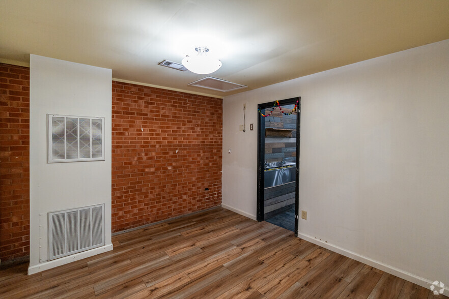 4913 S Alston Ave, Durham, NC for lease - Interior Photo - Image 2 of 21