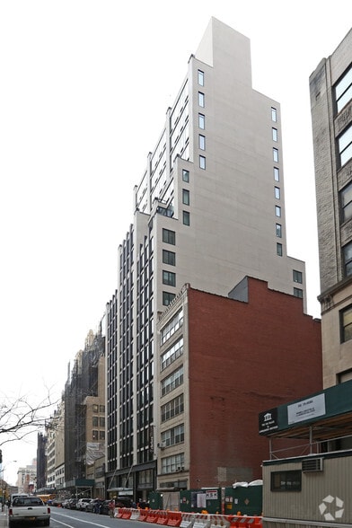 219 W 79th St, New York, NY for lease - Building Photo - Image 3 of 16