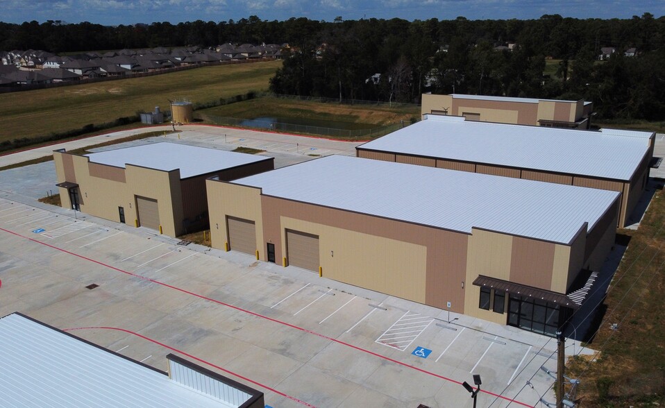 11811 Champion Forest Dr, Houston, TX for lease - Building Photo - Image 2 of 6