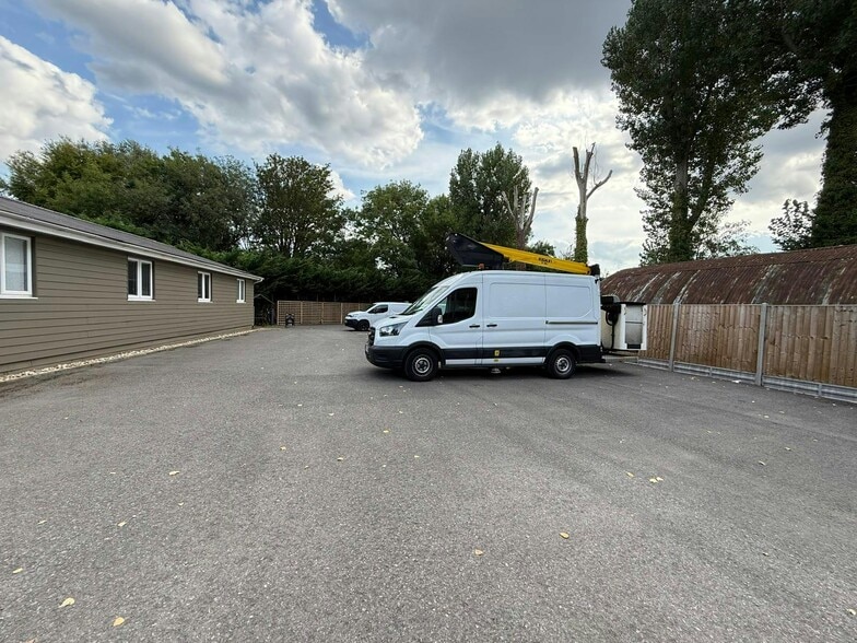 Dutton Lane, Eastleigh for lease - Building Photo - Image 3 of 6