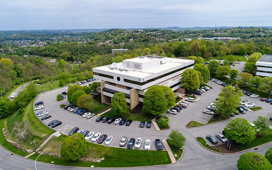 651 Holiday Dr, Pittsburgh, PA à louer - Photo du bâtiment - Image 1 de 17