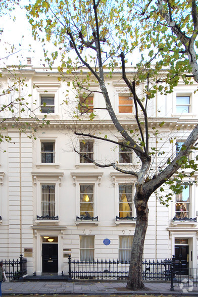 4 Bloomsbury Pl, London for lease - Building Photo - Image 1 of 4