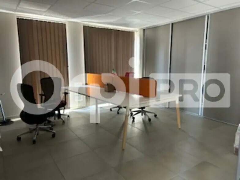 Office in Villefranche-sur-Saône for lease - Interior Photo - Image 2 of 11