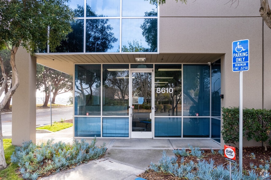 8602-8624 Thornton Ave, Newark, CA for lease - Building Photo - Image 2 of 4