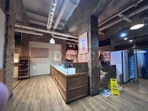 Retail in Barcelona, Barcelona for lease Interior Photo- Image 2 of 6