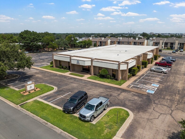 204 Woodhew Dr, Waco, TX for lease - Building Photo - Image 1 of 5