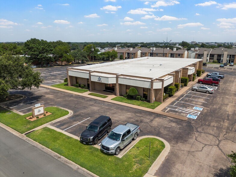204 Woodhew Dr, Waco, TX à louer - Photo du bâtiment - Image 1 de 5