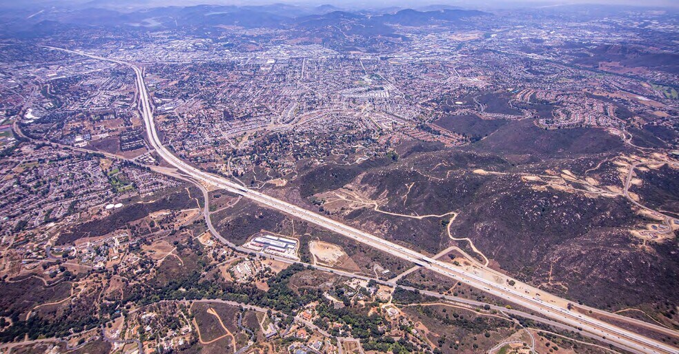 25568 Mesa Rock Rd, Escondido, CA à vendre - Photo du bâtiment - Image 3 de 13