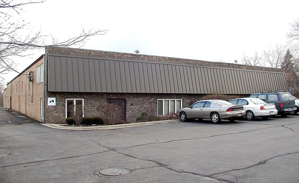 Lisle Industrial/Flex Offering portfolio of 2 properties for sale on LoopNet.ca - Building Photo - Image 2 of 2