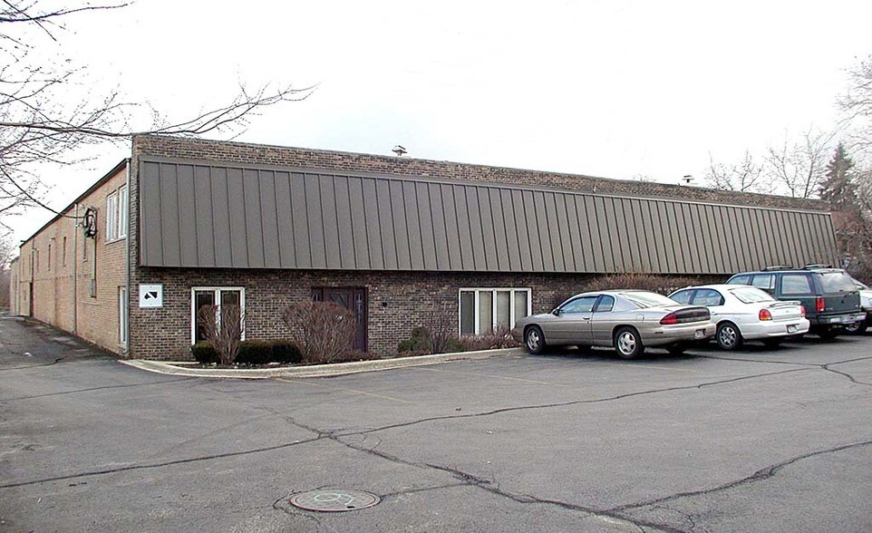 Lisle Industrial/Flex Offering portefeuille de 2 propriétés à vendre sur LoopNet.ca - Photo du bâtiment - Image 2 de 2