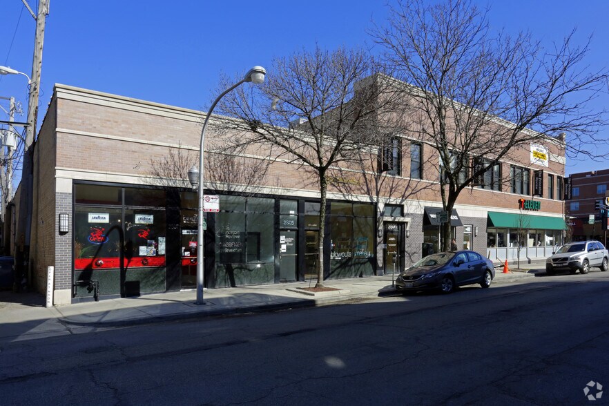 946 W Diversey Pky, Chicago, IL à louer - Photo du bâtiment - Image 3 de 9