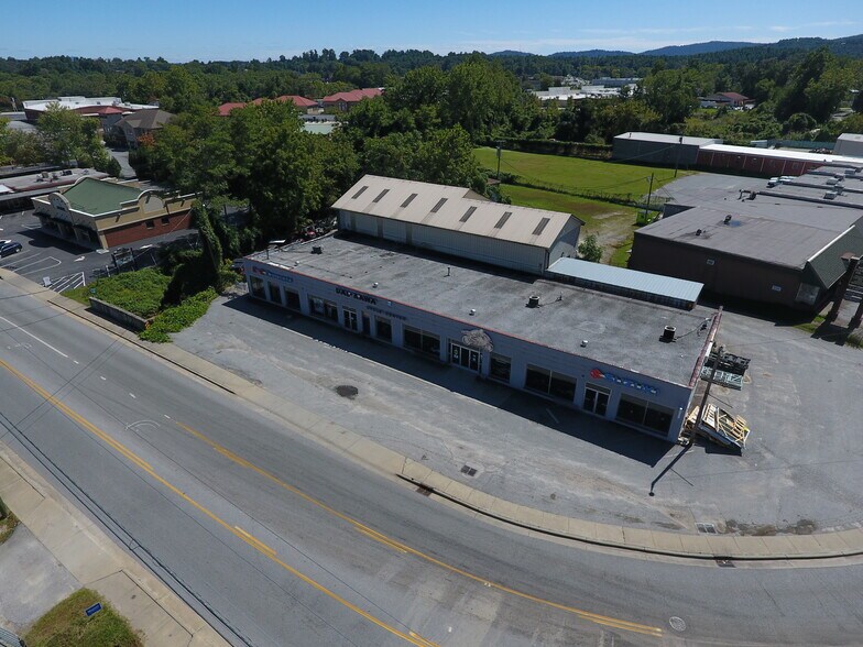 312 Kanuga Rd, Hendersonville, NC à louer - Photo du bâtiment - Image 2 de 34