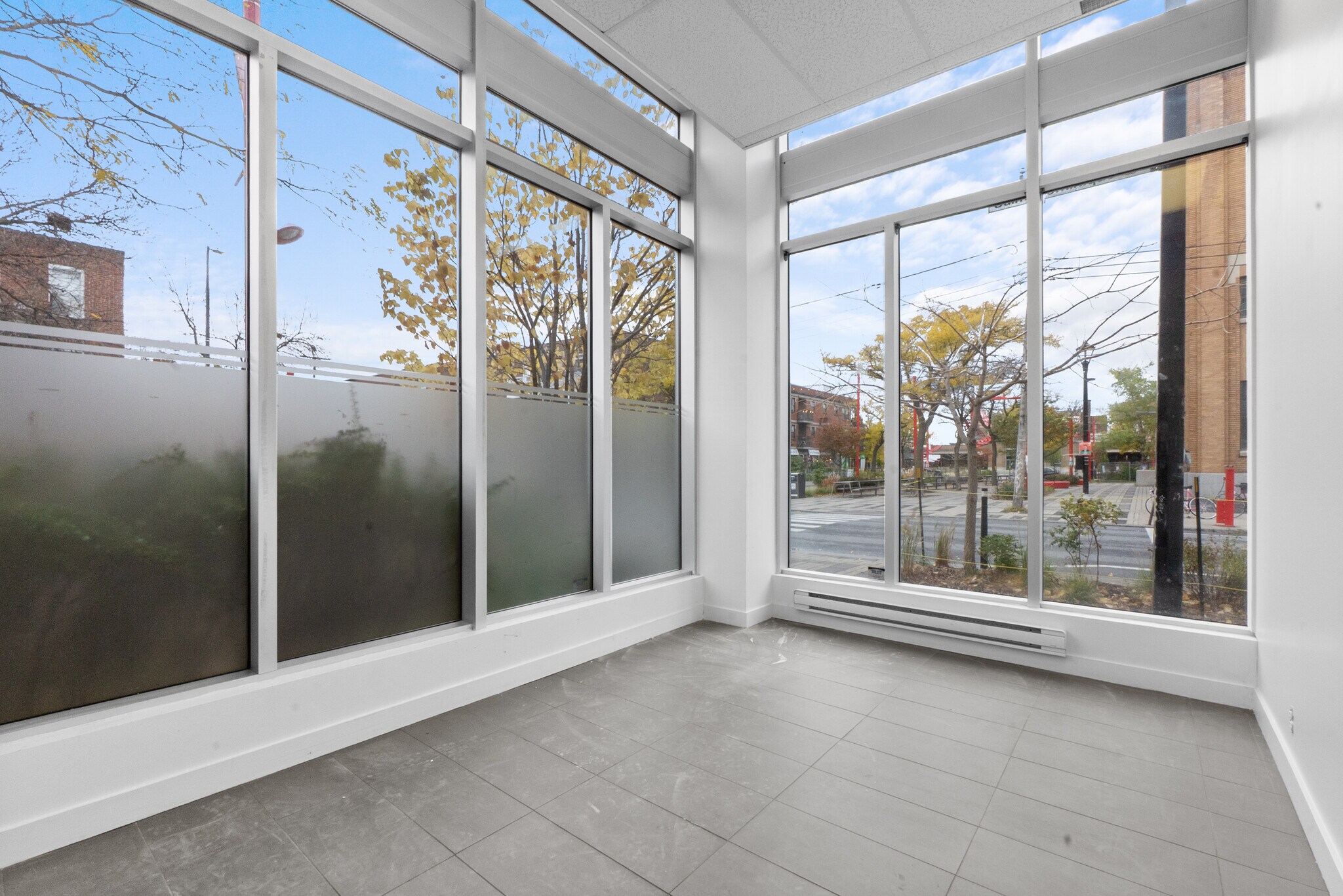 7040 Rue Saint-Dominique, Montréal, QC for lease Primary Photo- Image 1 of 20