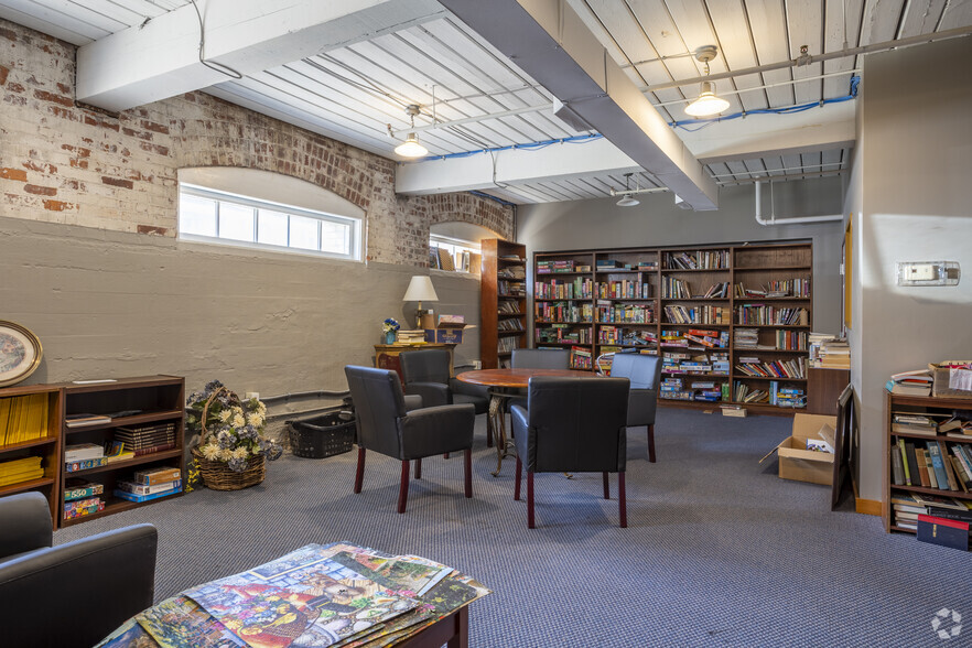 401 N 10th St, Richmond, IN for sale - Interior Photo - Image 3 of 16