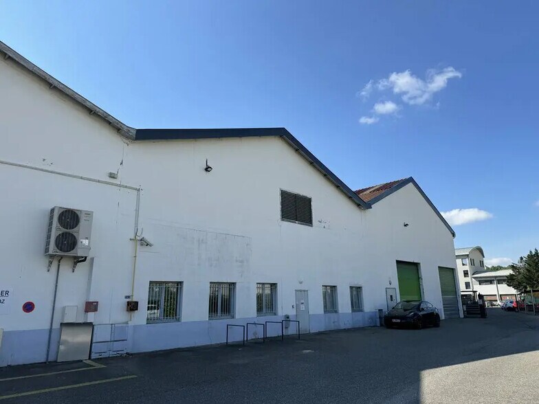 Flex dans Lyon à louer - Photo du bâtiment - Image 3 de 4