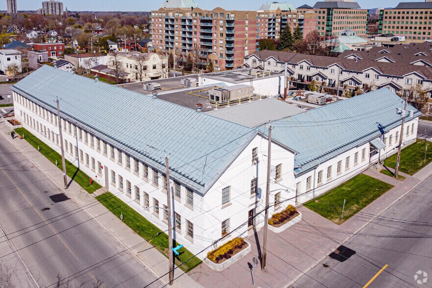 7 Hinton Ave, Ottawa, ON à louer - Photo du bâtiment - Image 3 de 3
