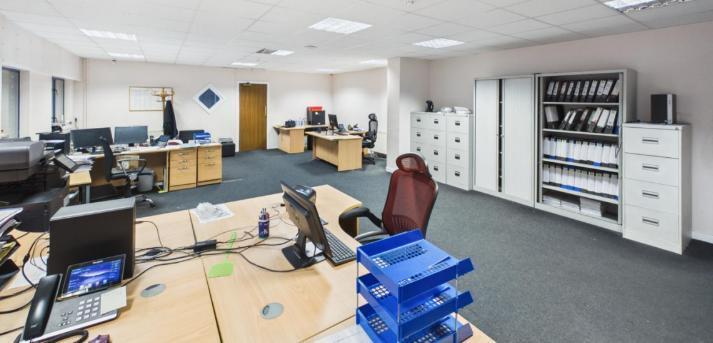 2 South Caldeen Rd, Coatbridge à vendre - Photo du bâtiment - Image 2 de 10