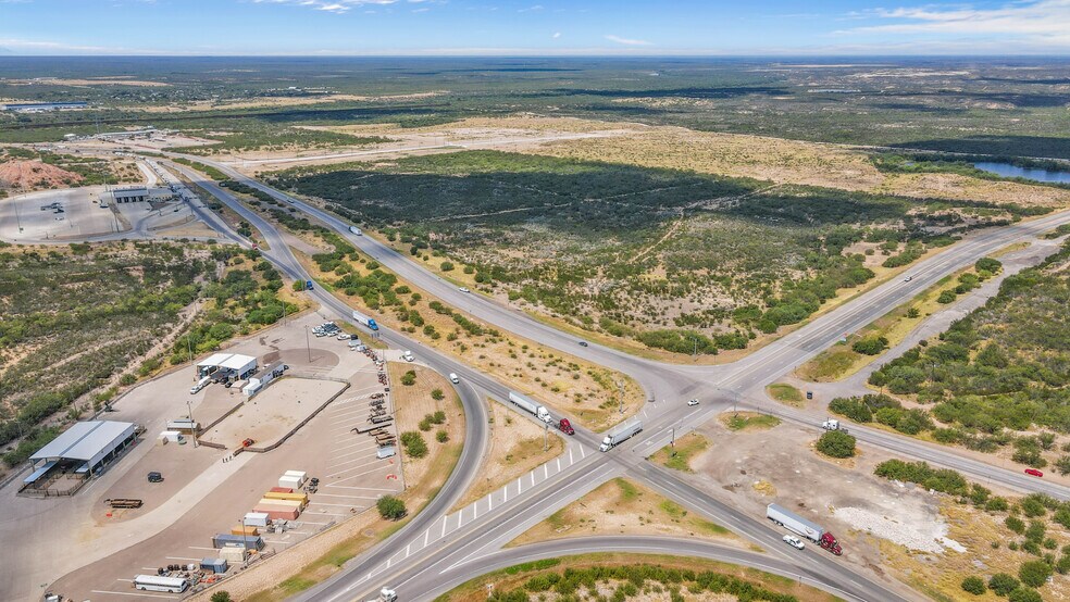 202 TX-255, Laredo, TX à vendre - Photo du bâtiment - Image 3 de 11