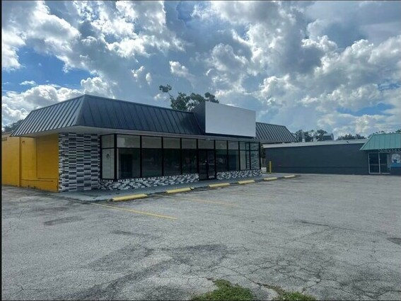 2108 49th St S, Saint Petersburg, FL à vendre - Photo du bâtiment - Image 3 de 16