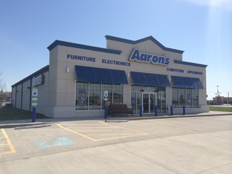 2210 E Kansas Ave, Mcpherson, KS à louer - Photo du bâtiment - Image 2 de 7