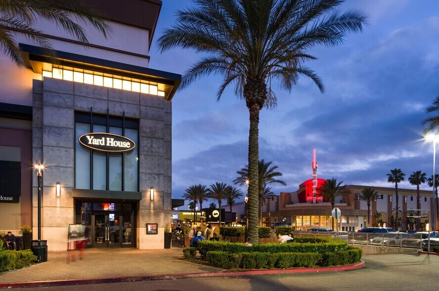 9301 Tampa Ave, Northridge, CA à louer - Photo du bâtiment - Image 2 de 15