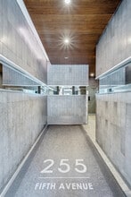 255 Fifth Ave, New York, NY for lease Lobby- Image 2 of 7
