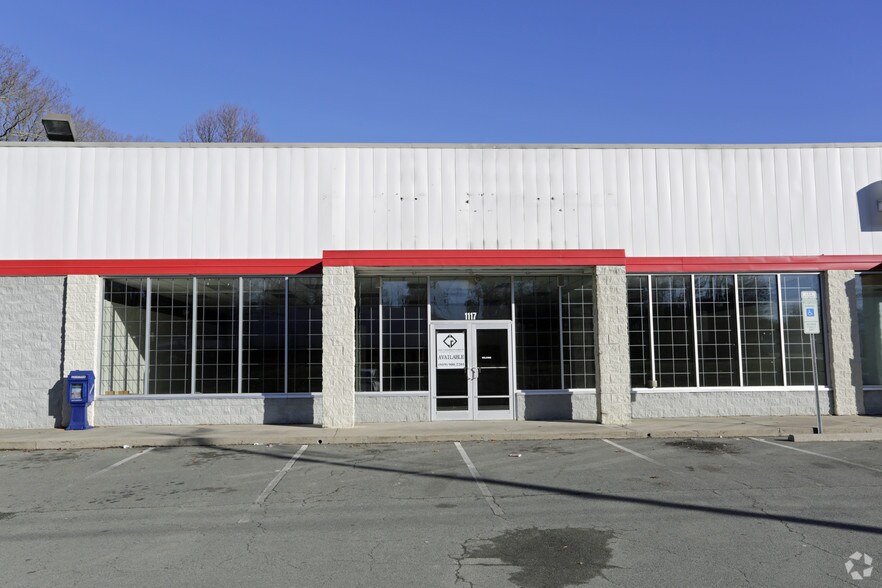 1113-1121 E 11th St, Siler City, NC for lease - Building Photo - Image 3 of 10