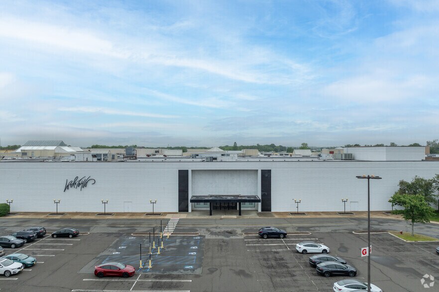 150 Quaker Bridge Mall, Lawrenceville, NJ à louer - Photo du bâtiment - Image 2 de 4
