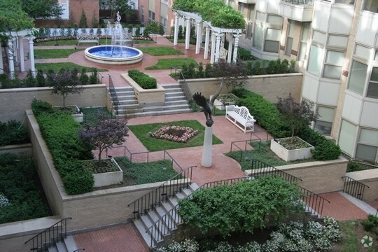 425 8th St NW, Washington, DC à louer Photo principale- Image 1 de 28