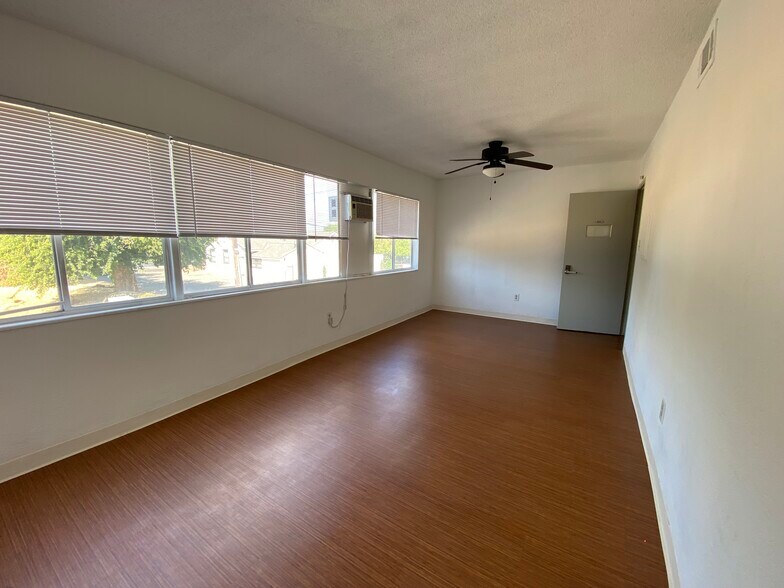 275 N Main St, Manteca, CA à louer - Photo du bâtiment - Image 2 de 19
