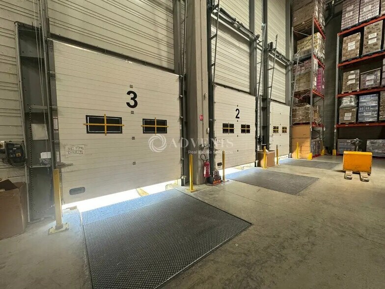 Industriel dans Stains à louer - Photo du bâtiment - Image 3 de 12