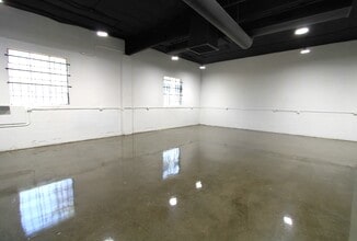 2124-2134 Floyd St, Burbank, CA for lease Interior Photo- Image 2 of 6