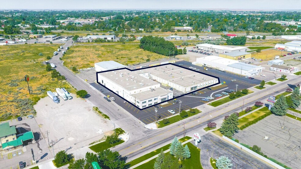 68,350 SF Single Tenant Investment portfolio of 2 properties for sale on LoopNet.ca - Primary Photo - Image 1 of 10
