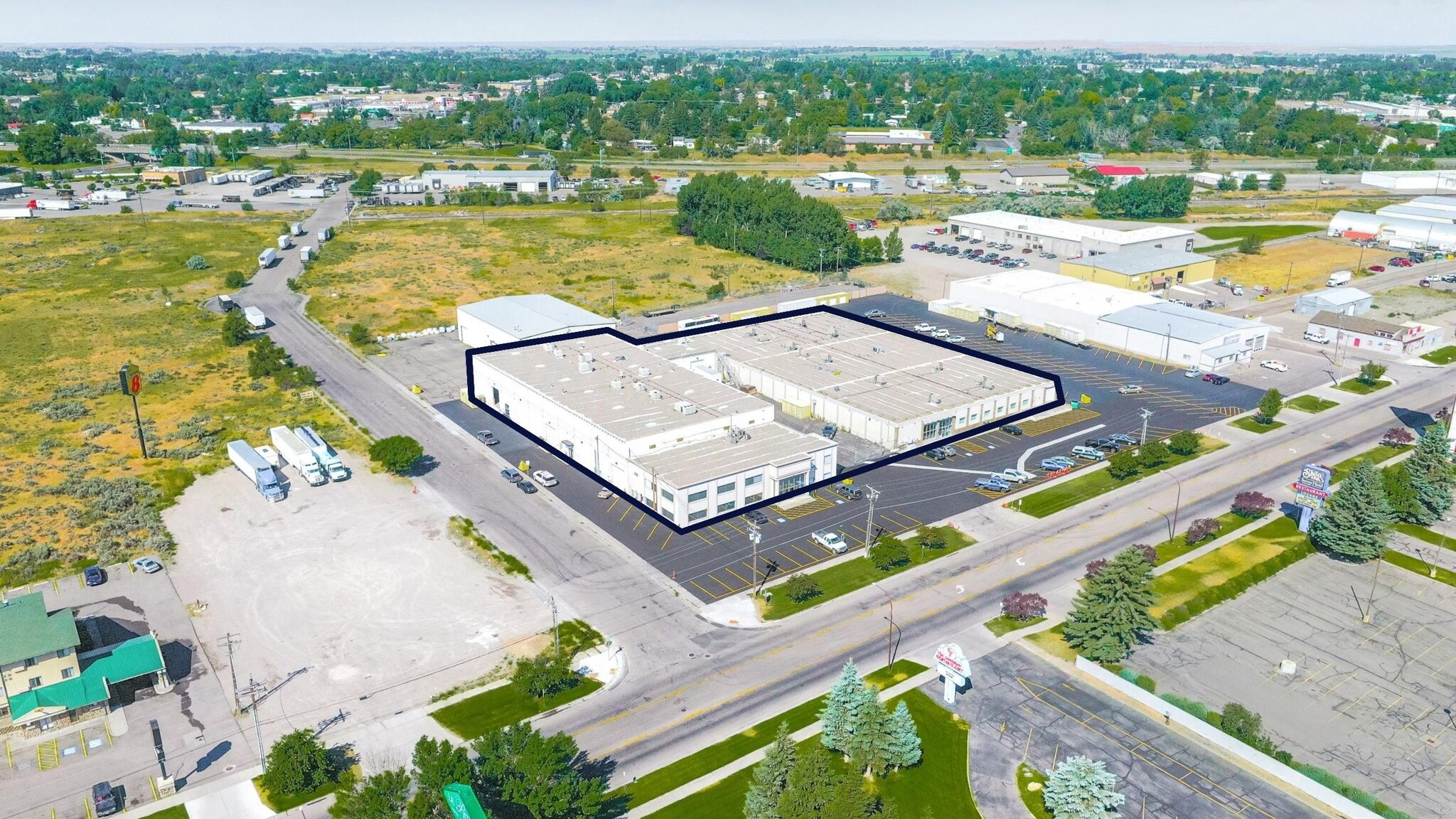 68,350 SF Single Tenant Investment portfolio of 2 properties for sale on LoopNet.ca Primary Photo- Image 1 of 11