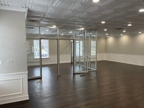 325 N Hough St, Barrington, IL for lease Interior Photo- Image 2 of 10