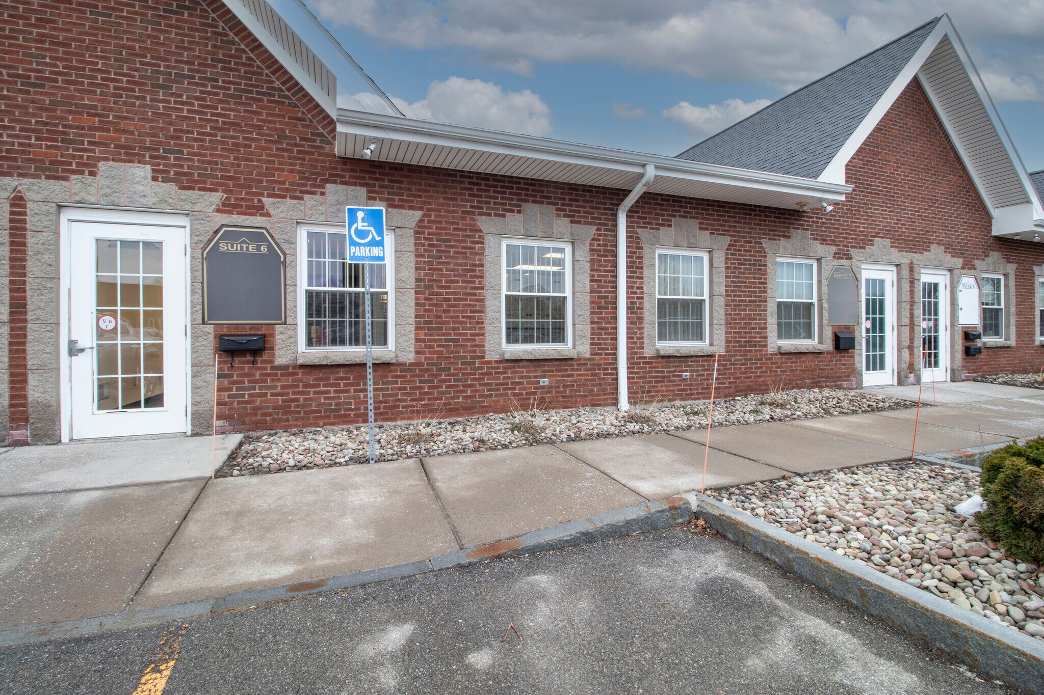 95 Canal Landing Blvd, Rochester, NY for lease Building Photo- Image 1 of 34