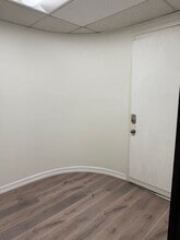 20941-20945 Devonshire St, Chatsworth, CA for lease Interior Photo- Image 2 of 4