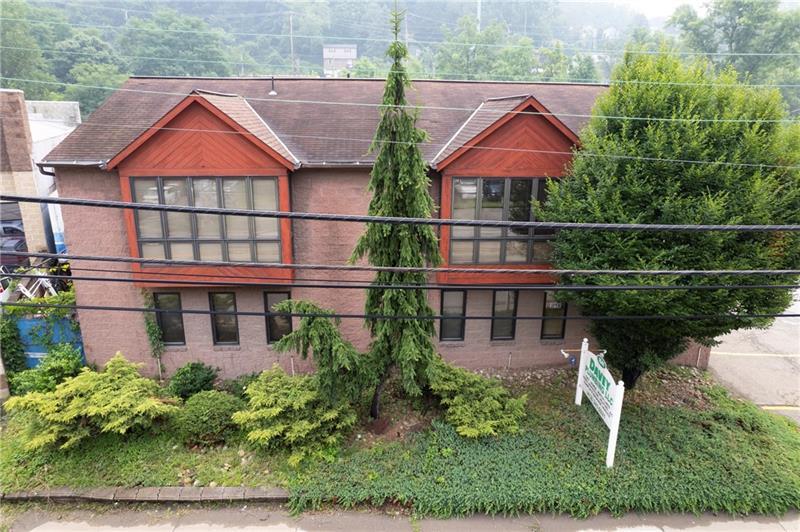 1641 Saw Mill Run Blvd, Pittsburgh, PA à vendre Photo du bâtiment- Image 1 de 12