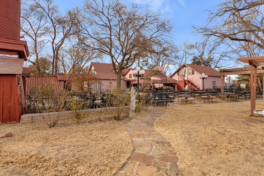 2501 S Grand St, Amarillo, TX à vendre - Photo du bâtiment - Image 3 de 28