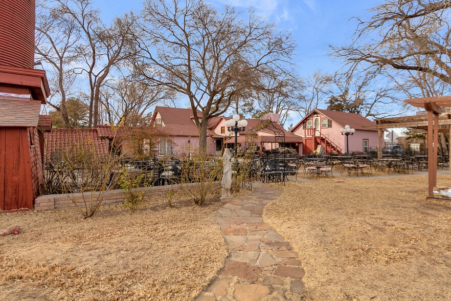 2501 S Grand St, Amarillo, TX à vendre - Photo du bâtiment - Image 3 de 28