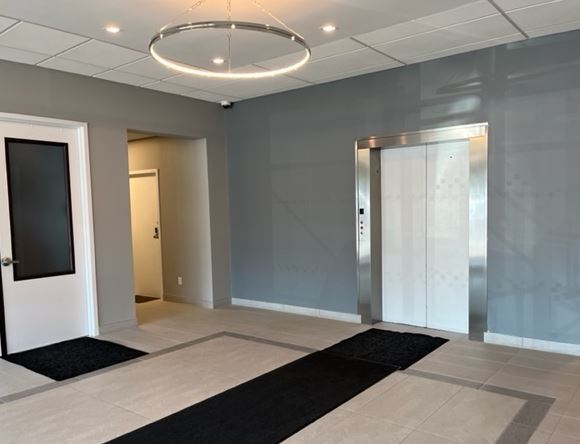 99 W Hawthorne Ave, Valley Stream, NY à louer - Photo intérieure - Image 3 de 5