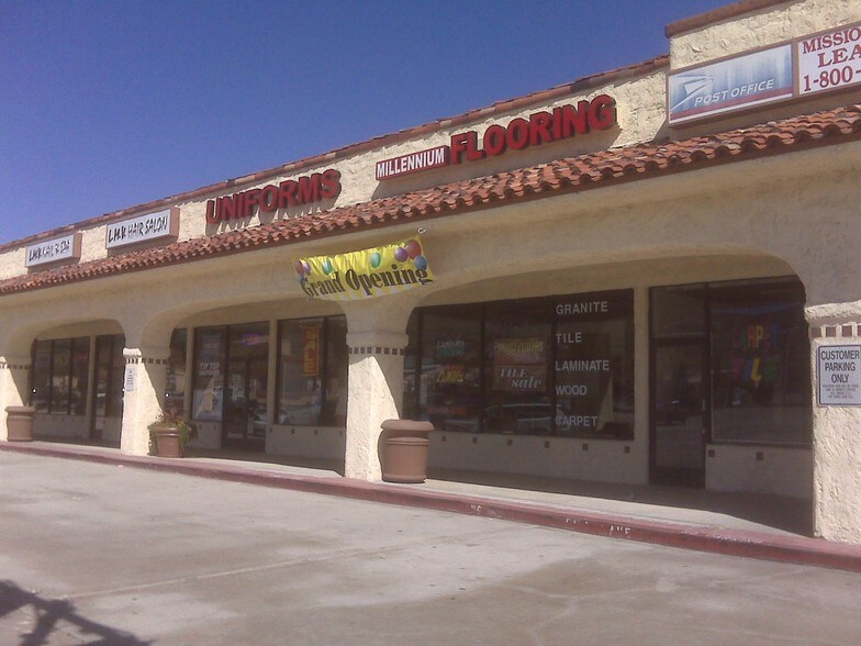 803-805 W Palmdale Blvd, Palmdale, CA à louer - Photo du bâtiment - Image 3 de 9