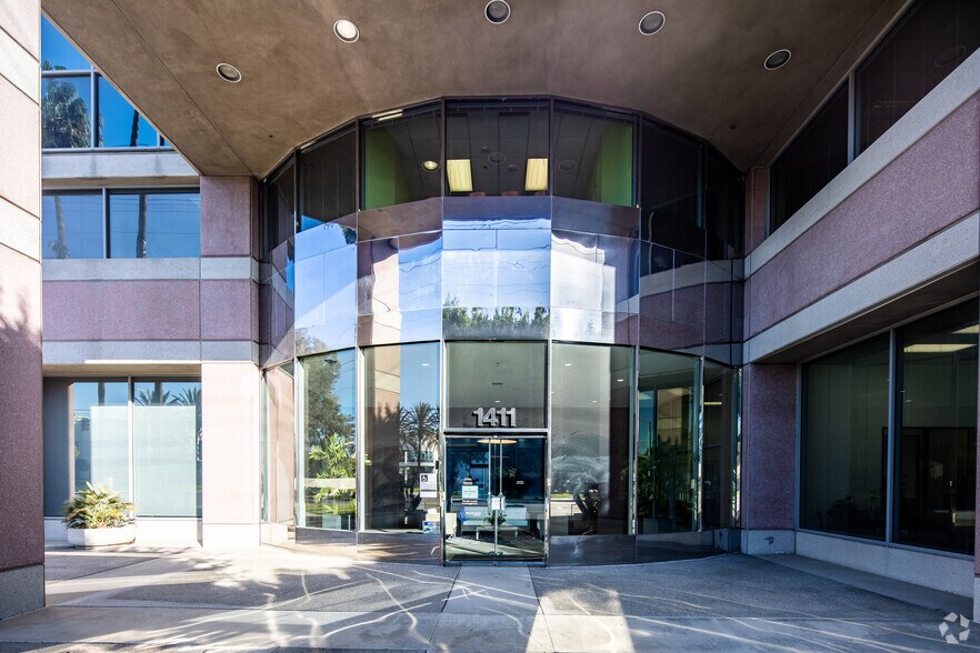 1411 W 190th St, Gardena, CA à louer - Photo du bâtiment - Image 2 de 17