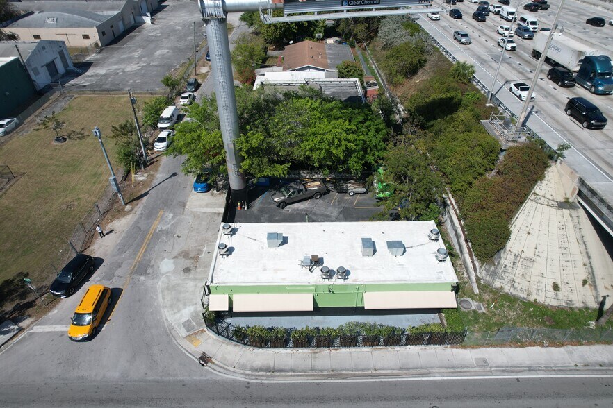 643 NW 20th St, Miami, FL à louer - Photo du bâtiment - Image 3 de 14