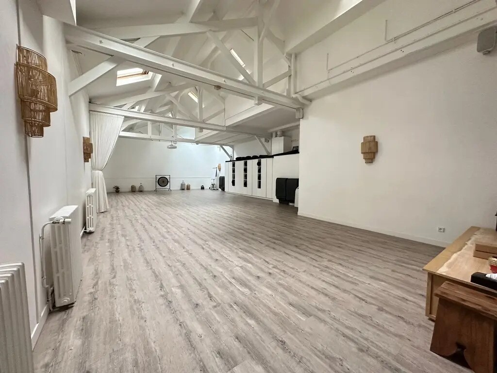 Office in Paris for lease Building Photo- Image 1 of 8