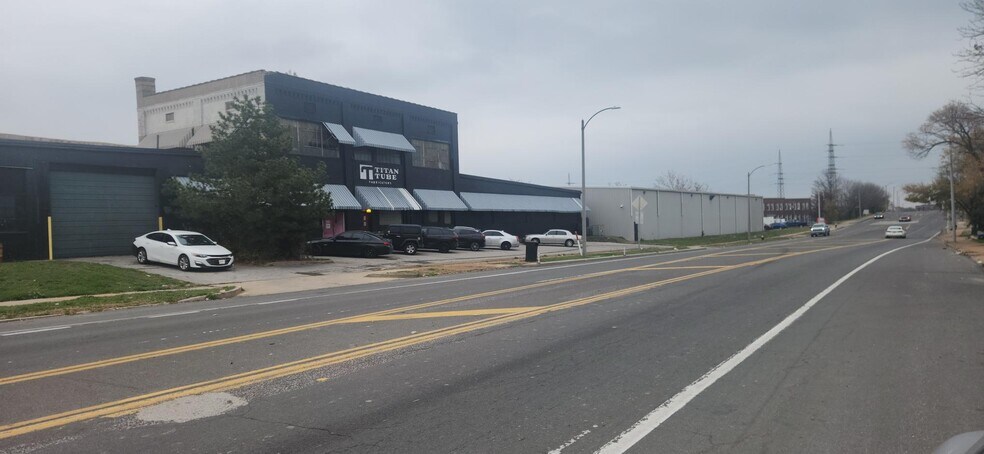 5739 Natural Bridge Rd, Saint Louis, MO à louer - Photo du bâtiment - Image 2 de 3